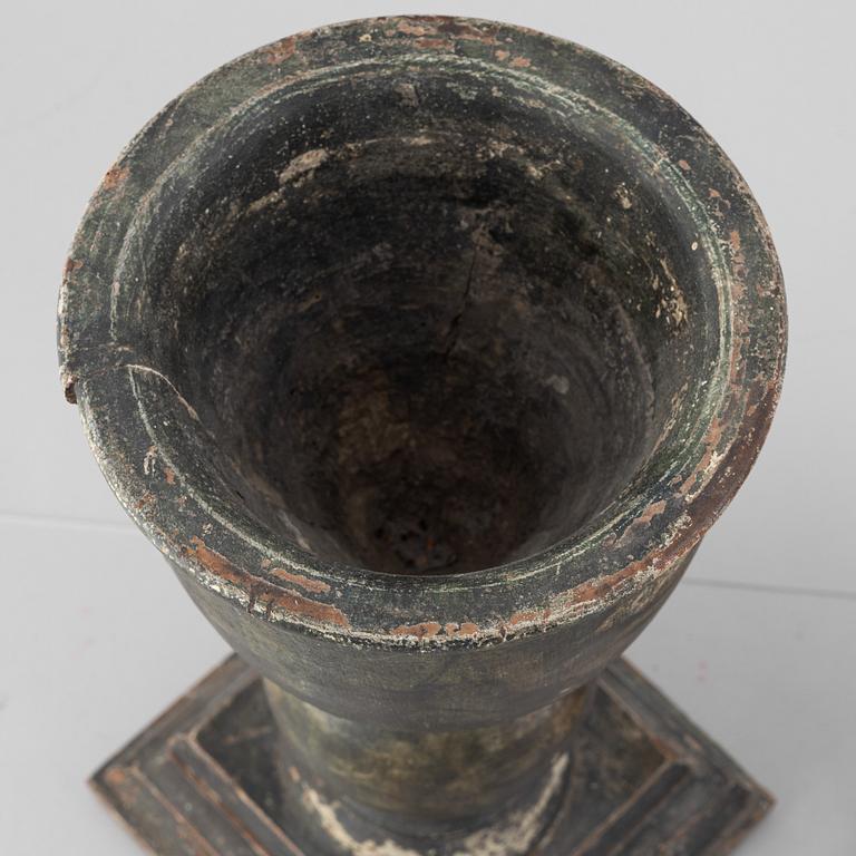 Urnor, ett par, omkring år 1700. Barock.