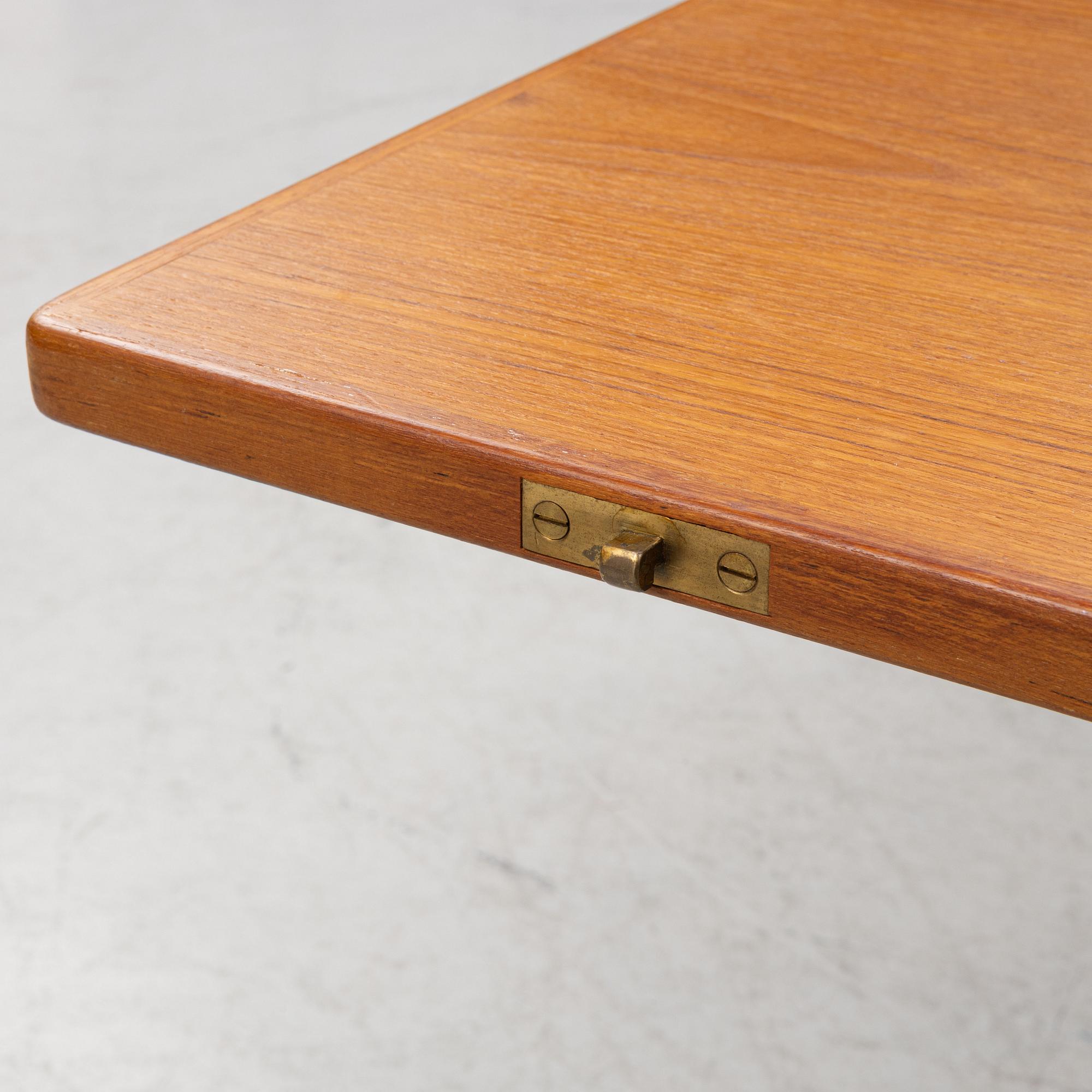 Bendt Winge, a drop-leaf dining table, Kleppes Møbelfabrik, Norway, 1960's.