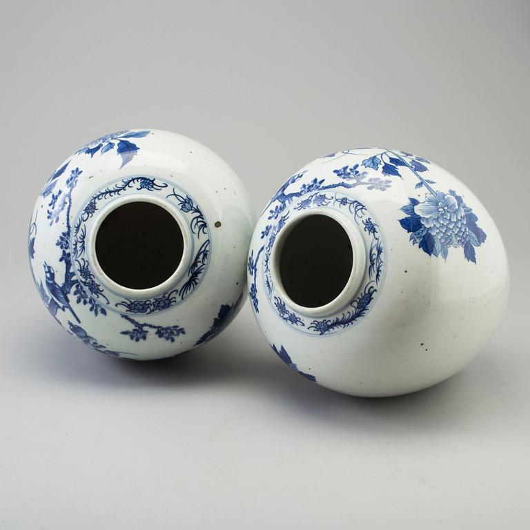 A large pair of blue and white porcelain jars, Qing dynasty, 19th century.