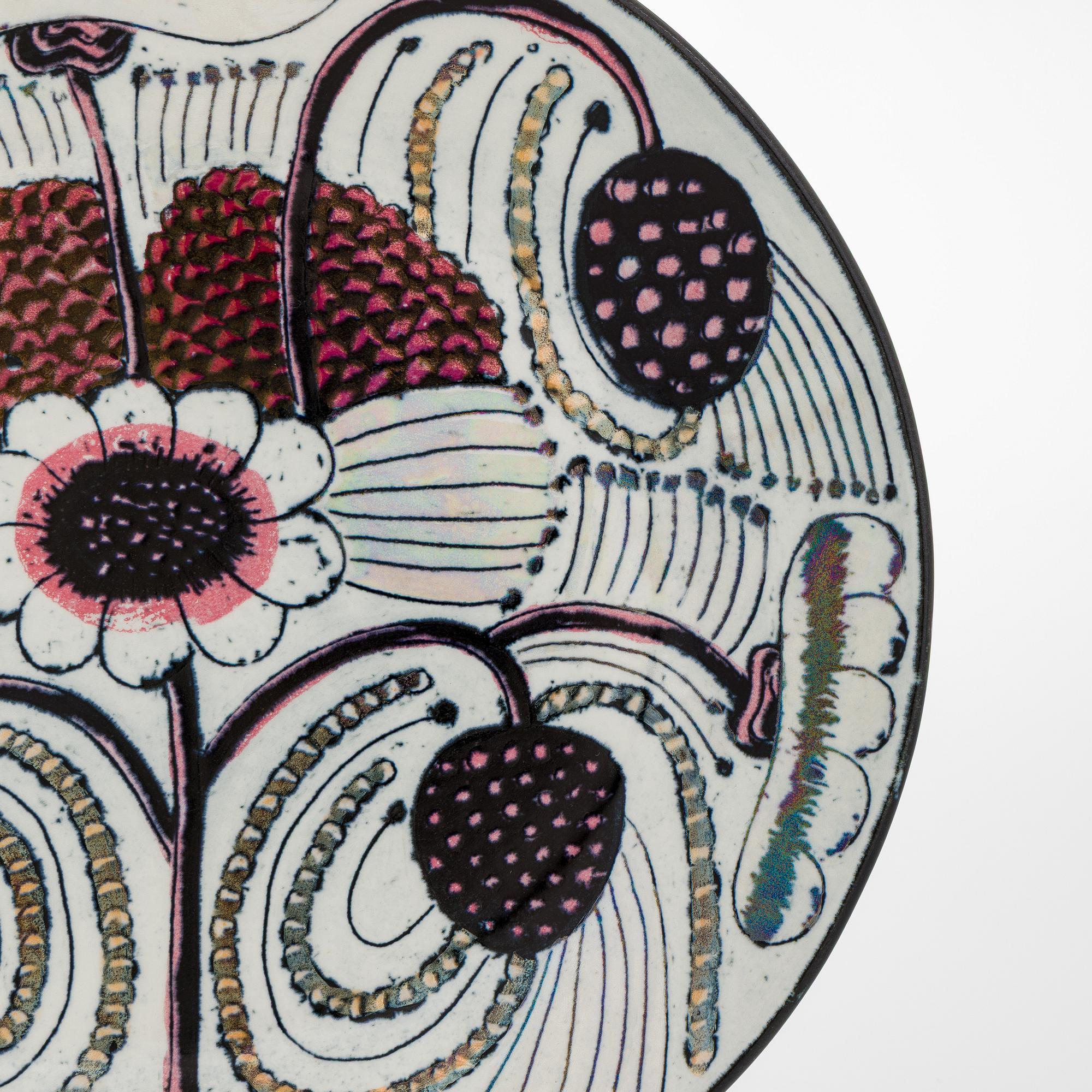 Birger Kaipiainen, A decorative porcelain dish, signed Kaipiainen Arabia.