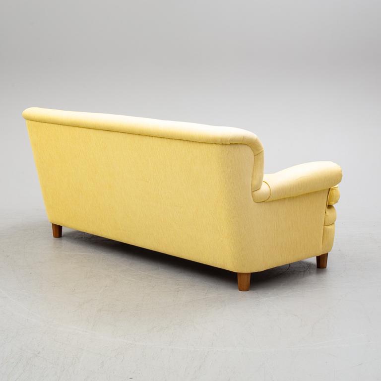 A Josef Frank 678 sofa, Svenskt Tenn. The model designed in the mid 30s.