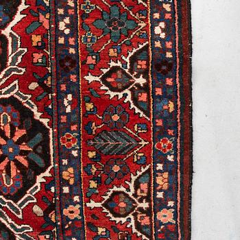 Carpet, Bakhtiari, 420 x 320 cm.