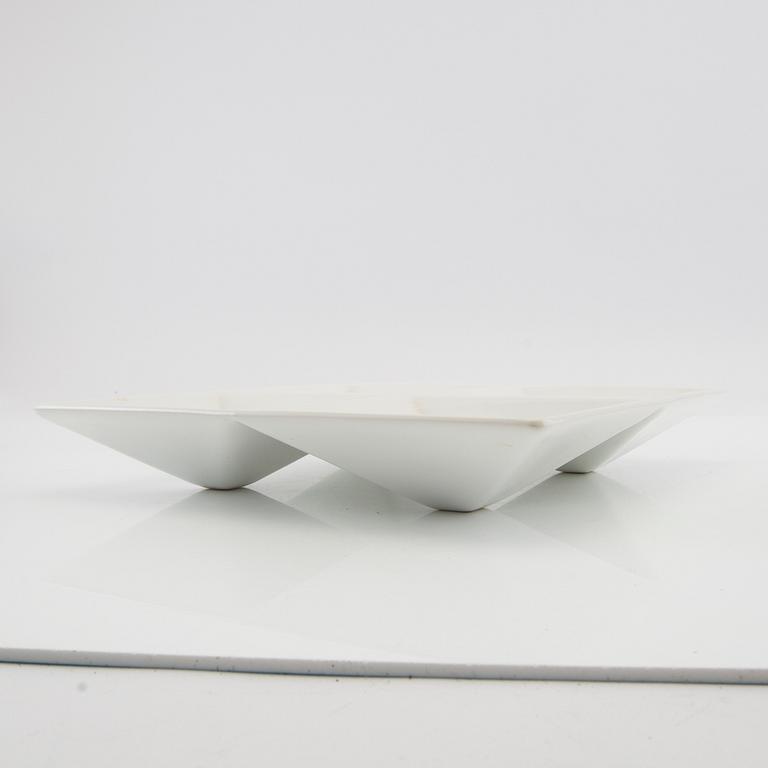 Tapio Wirkkala, serving platter "Lokerovati" Arabia Finland, late 20th century porcelain.