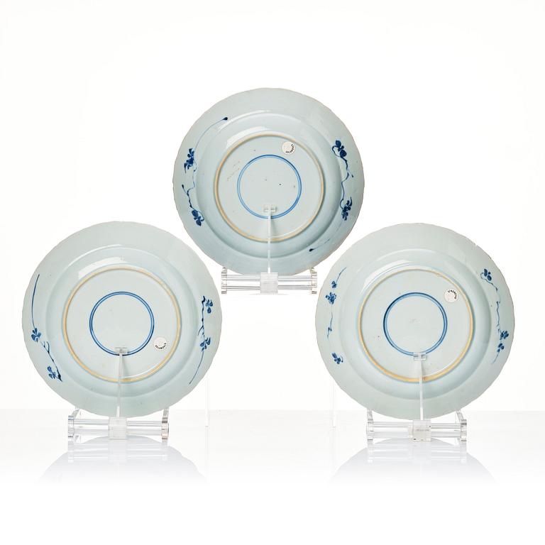 A set of three blue and white dishes, Qing dynasty, Kangxi (1662-1722).