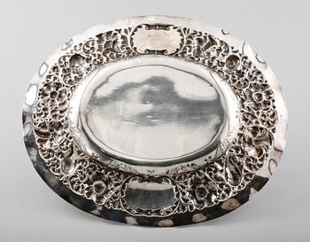 PRESENTERFAT, silver, C G Hallberg, Stockholm 1939. Vikt ca 693 g.