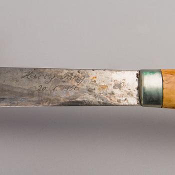 PUUKKOJA, 3 kpl, mm. J. Rannanjärven kaksineuvoinen puukko ja Marttiinin lapinleuku, 1900-luvun jälkipuoli.
