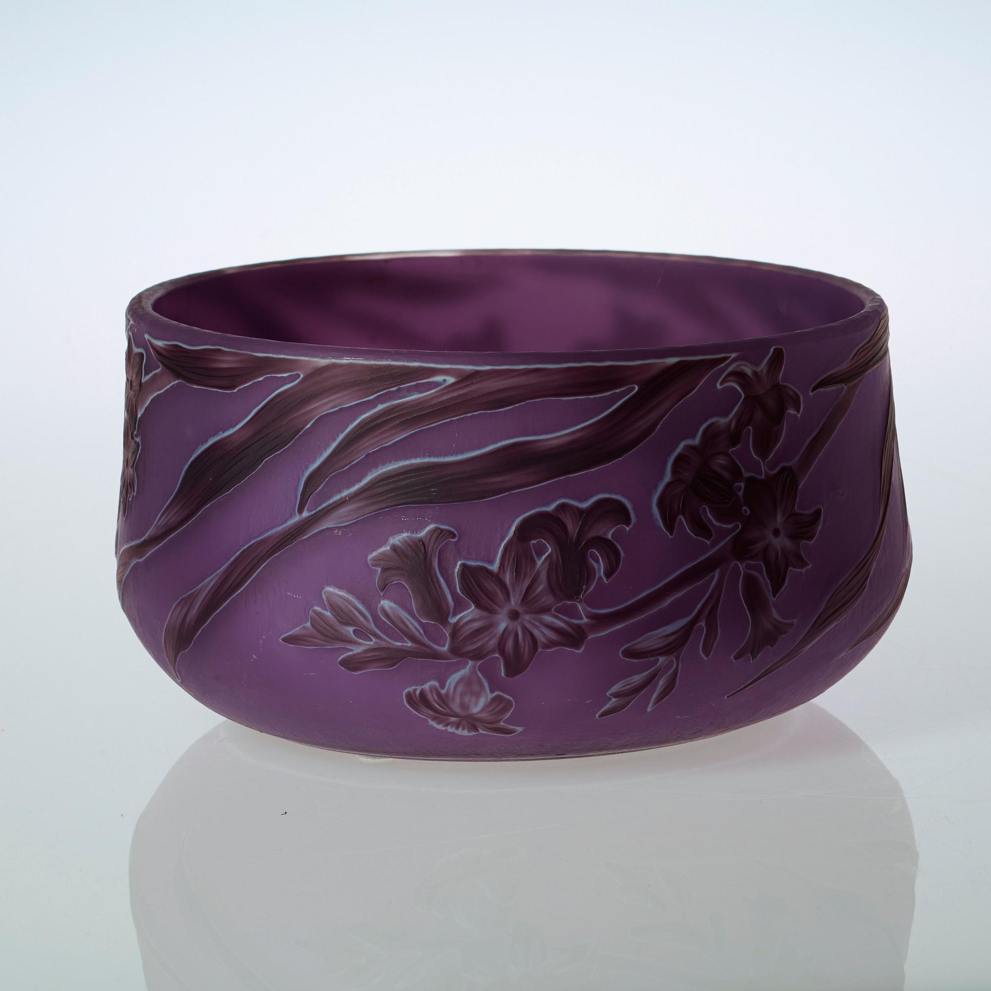 An Axel Enoch Boman Art Nouveau cameo glass bowl, Reijmyre.