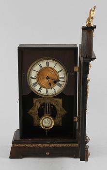 BORDSPENDYL, empirestil, 1900-talets första del.
