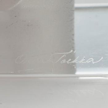 Oiva Toikka, årskub, signerad Oiva Toikka, Nuutajärvi 1985, numrerad 668/2000.