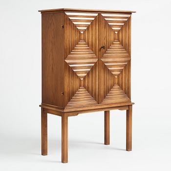 Oscar Nilsson, attributed to, a Swedish Modern oak cabinet, likely executed by Åfors Möbelfabrik, 1940s.