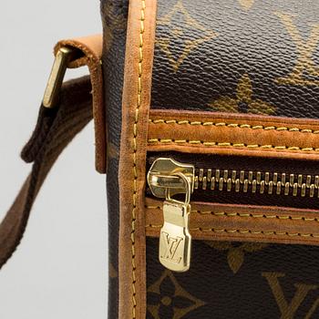 LOUIS VUITTON, messenger bag.
