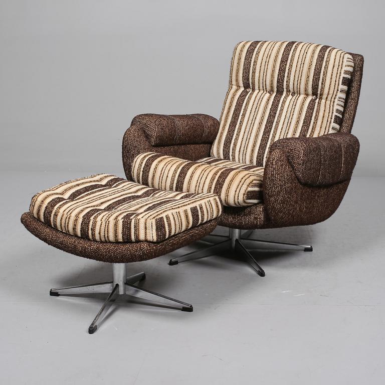 SNURRFÅTÖLJ SAMT FOTPALL, 1960/1970-tal.