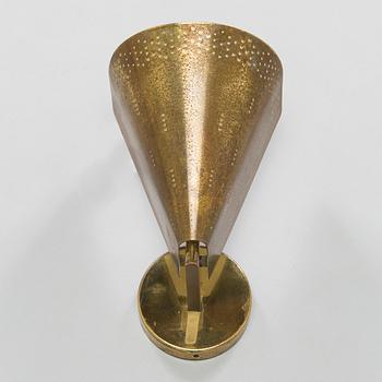 Paavo Tynell, a mid-20th century 'K8-11' wall light for Idman.