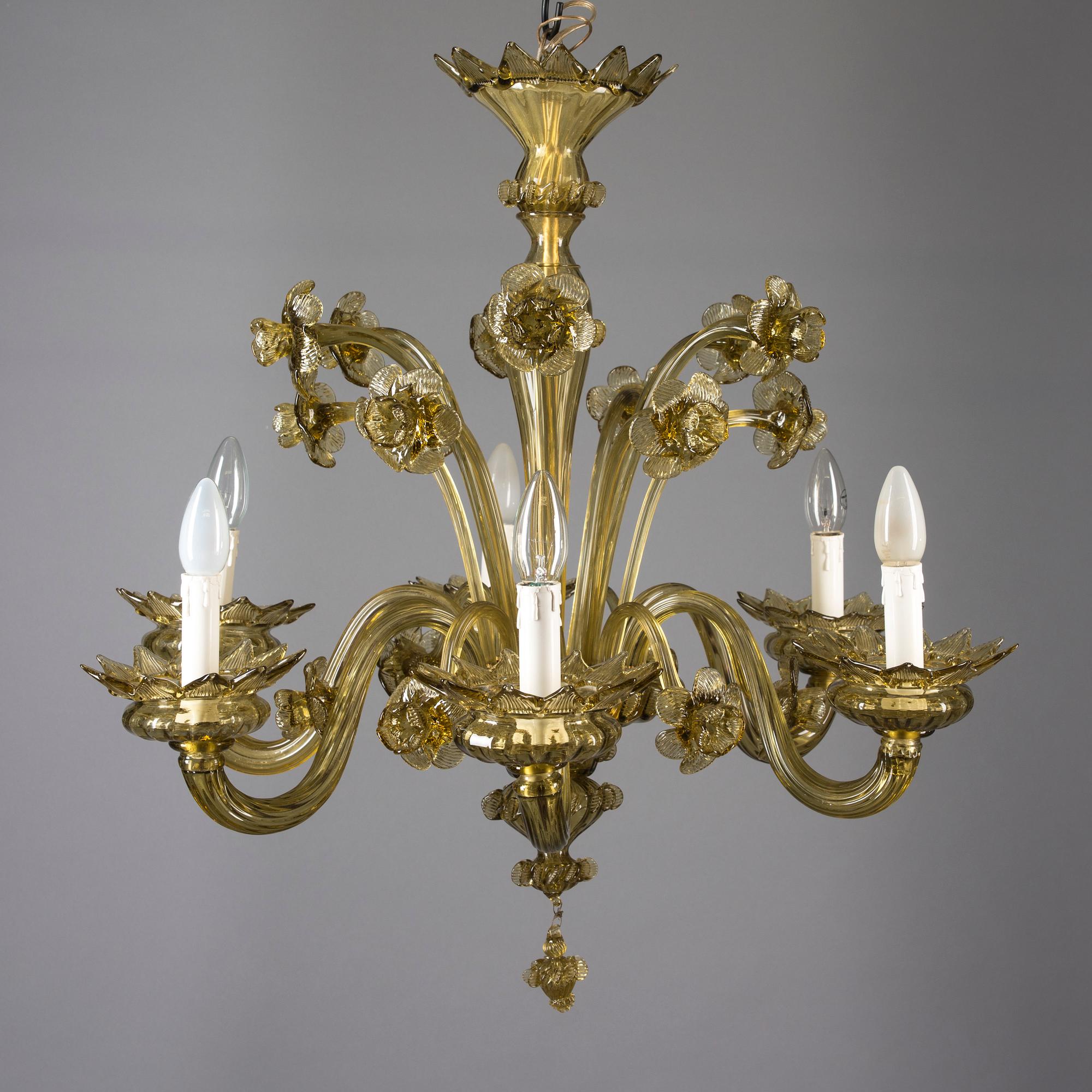 TAKKRONA, Murano, 1900-talets mitt. Höjd ca 70 cm.