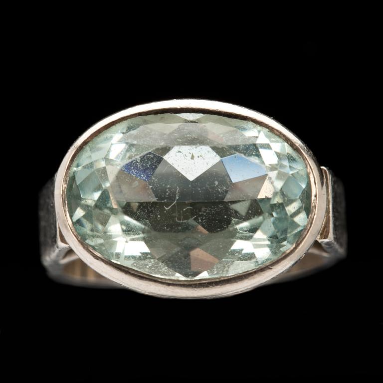 RING, 18k vitguld med akvamarin. Vikt ca 7g.