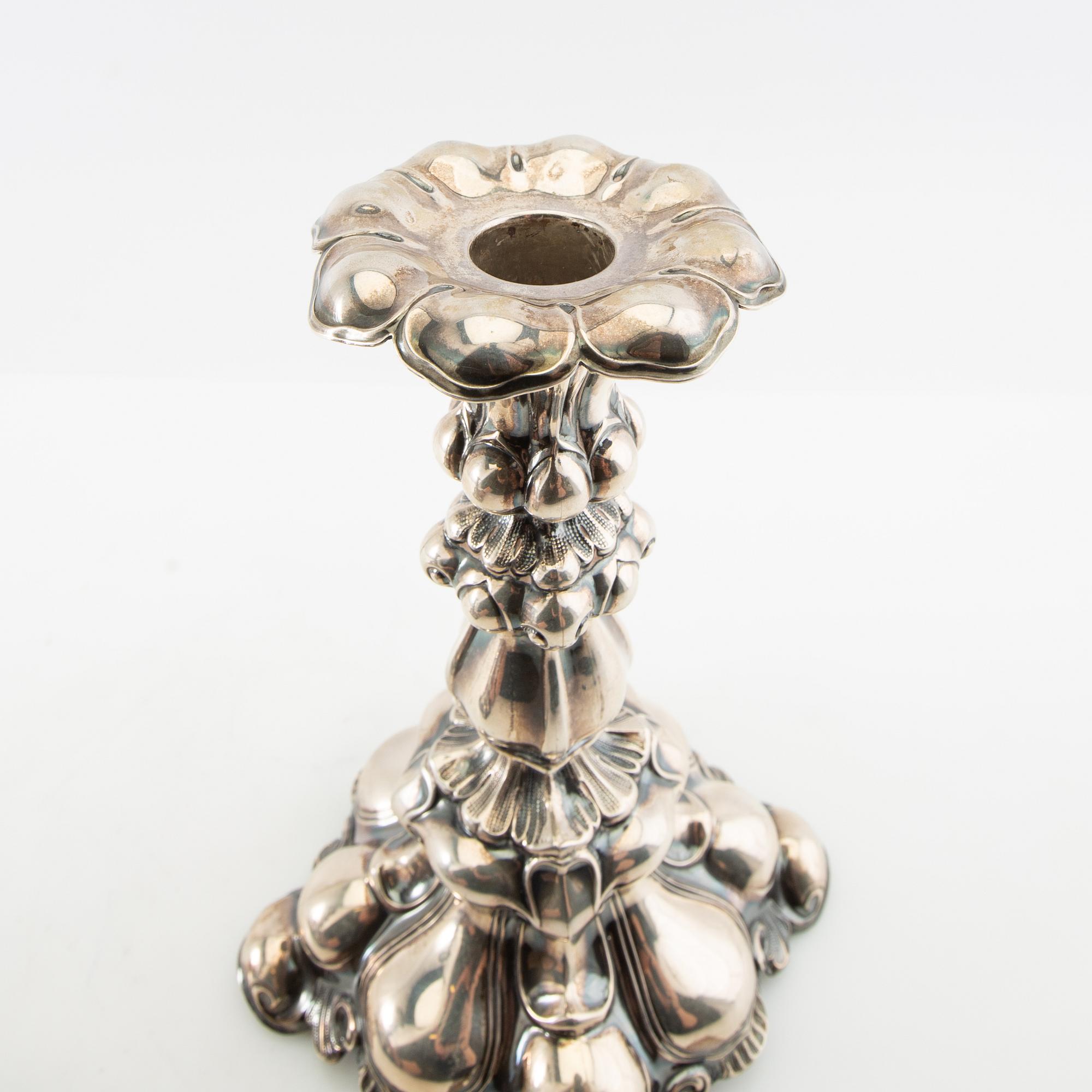 CG Hallberg ljusstakar ett par Barock-stil silver Stockholm 1941.