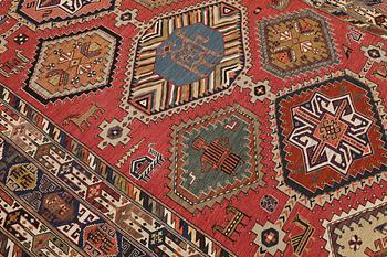 Semi-antique Kelim Sumak carpet, 296 x 203 cm.