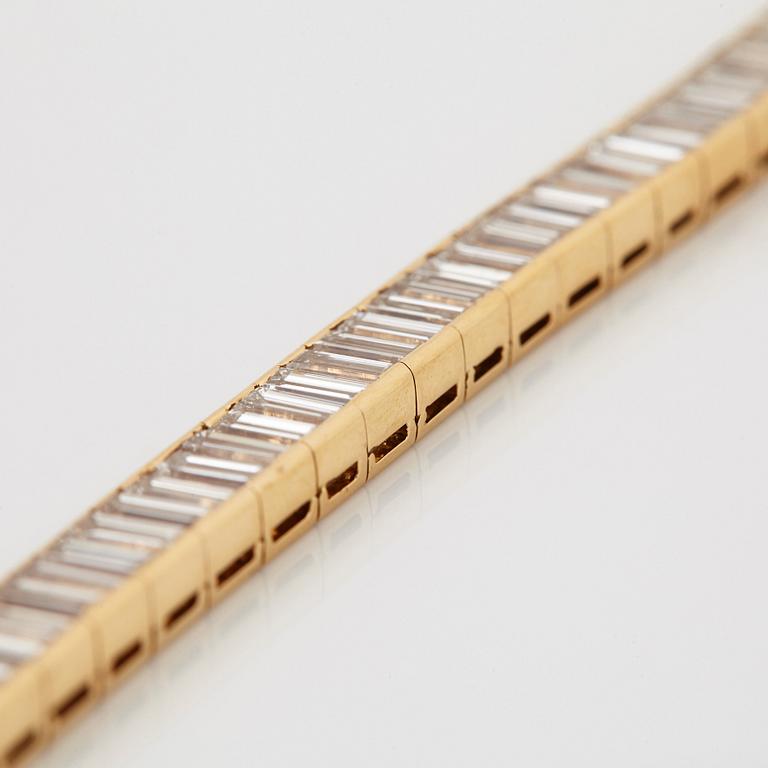 Van Cleef et Arpels armband 18K guld med baguetteslipade diamanter "Bracelet Baguette".