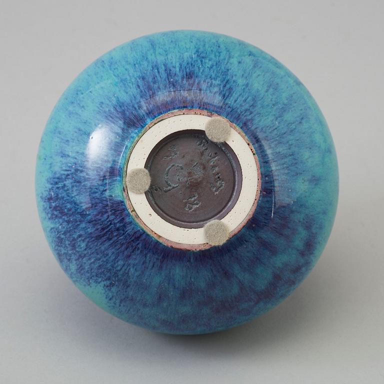 BERNDT FRIBERG, vas, stengods, Gustavsberg studiosignerad Friberg och daterad 1978.