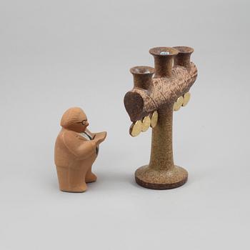 KANDELABER samt FIGURIN, stengods, Lisa Larson, Gustavsberg, 1900-talets andra hälft.