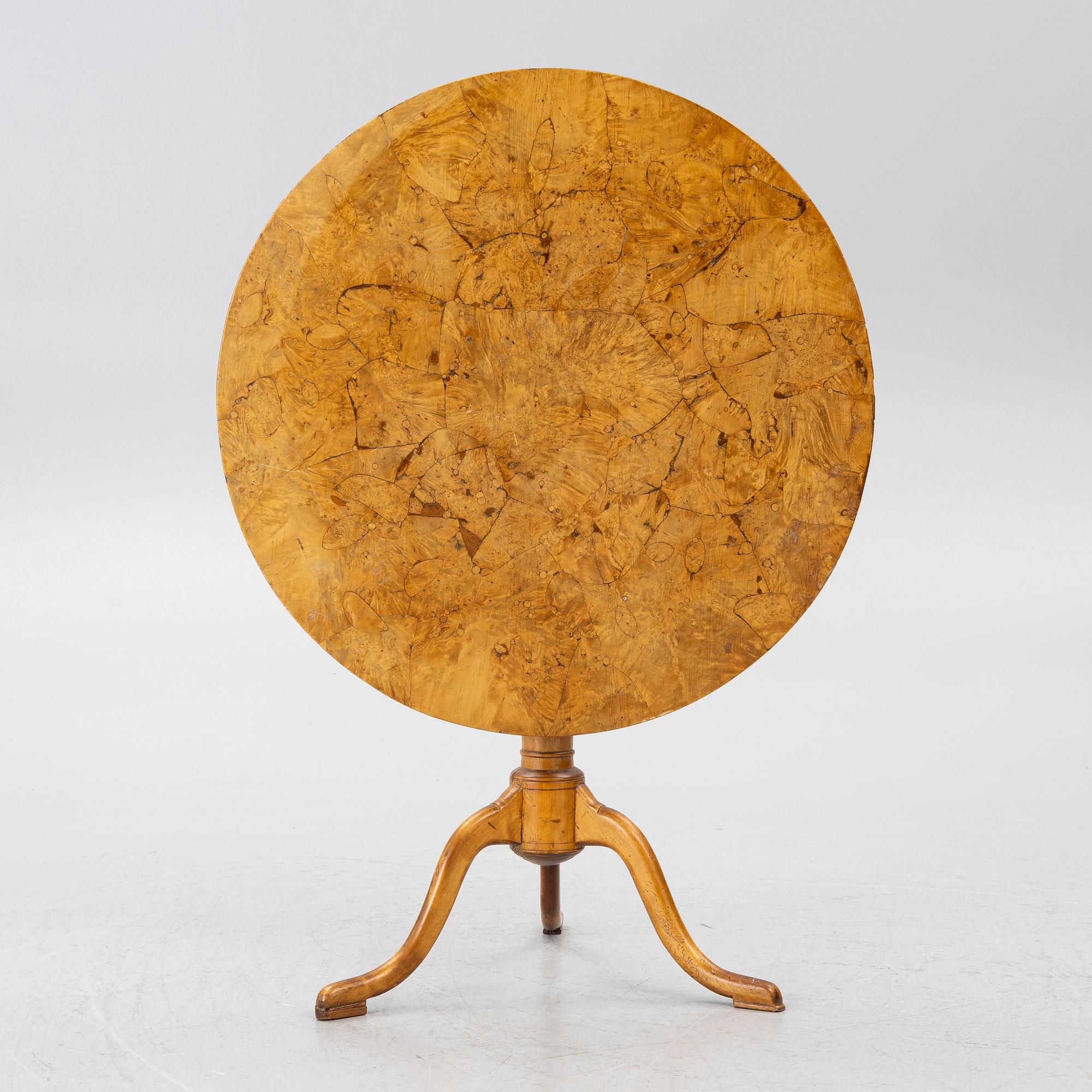 A drop leaf table, Mälardalen, first half of the 19th century.