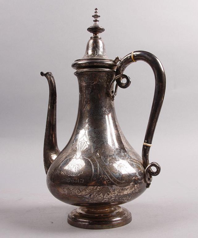 TÉ OCH KAFFESERVIS, 3 delar, silver, Gustaf Möllenborg Stockholm 1871. Tot vikt ca 3150 gram.