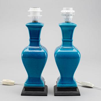 A pair of 21:st century table lamps.