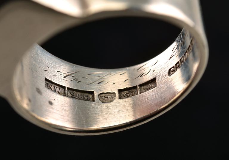 Bertel Gardberg, RING, silver med rosenkvarts, N. Westerback, Helsingfors 1960. Vikt 10 g.