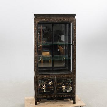 Display cabinet, China, 20th century.