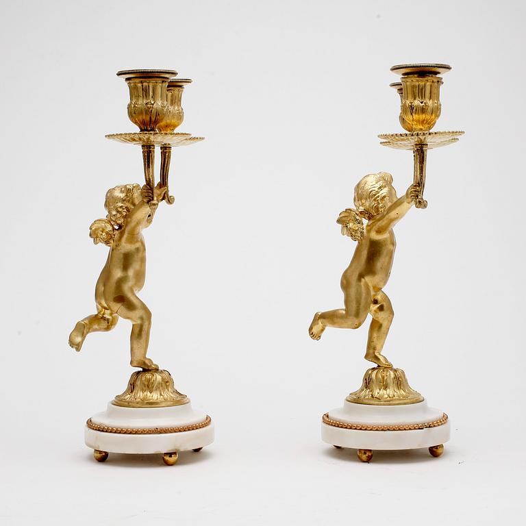 LJUSSTAKAR, ett par, nyrokoko, omkring 1850.