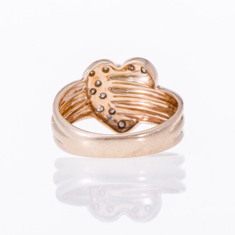 RING, 14K guld, briljantslipade diamanter. Vikt ca 4,5 g.