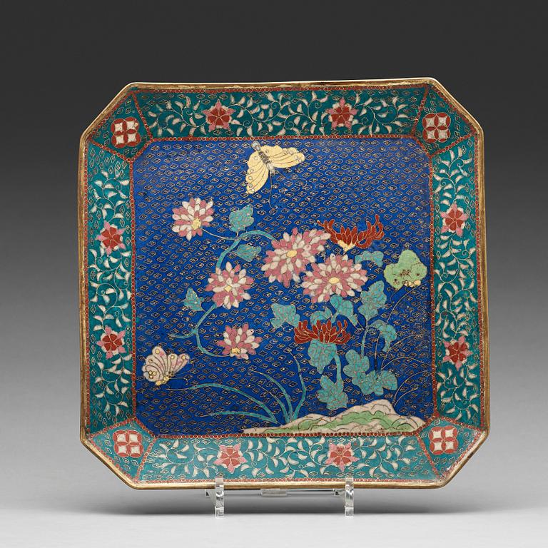 A cloisonné tray, late Qing dynasty (1664-1912).