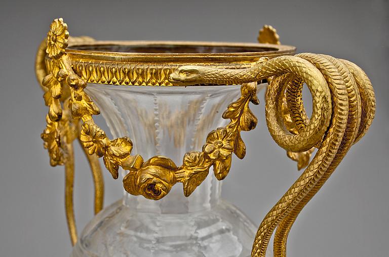 VAS, glas med bronsmontering, Louis XVI-stil.