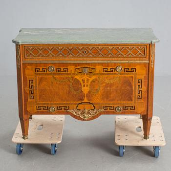 BYRÅ, gustaviansk stil, 1900-tal.