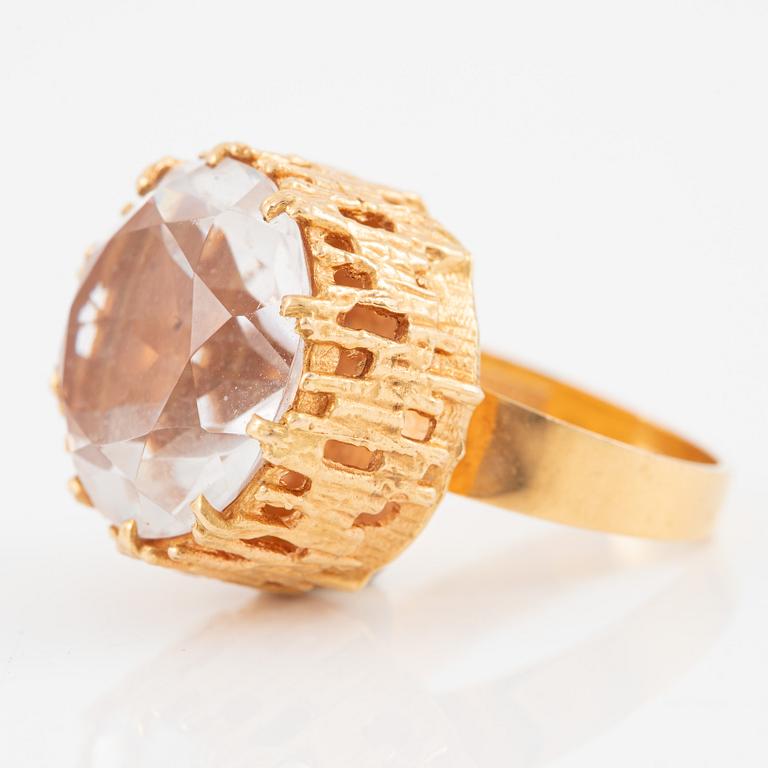 Ring, Bengt Hallberg, 18K guld med bergkristall.