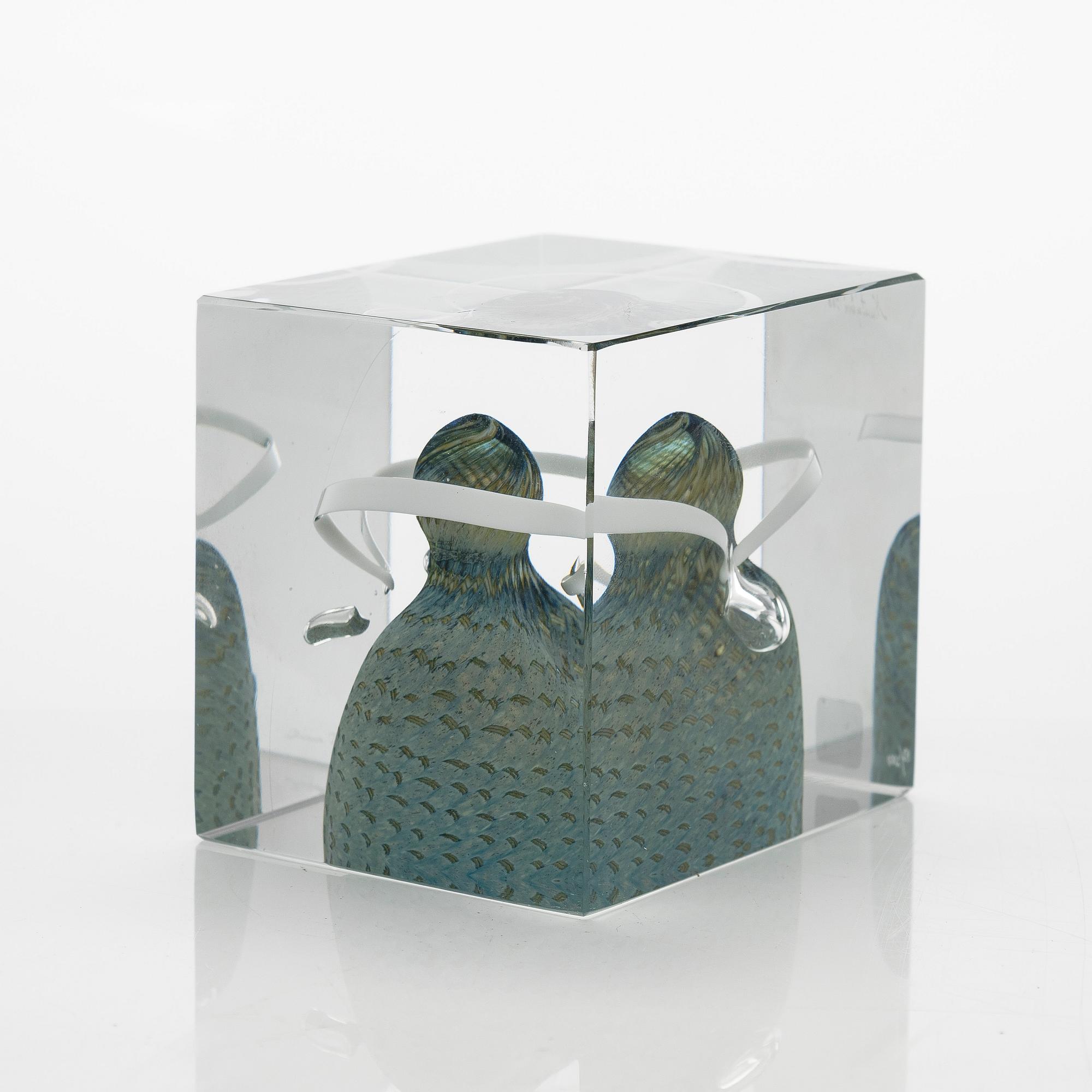 Oiva Toikka, årskub, signerad Oiva Toikka, Nuutajärvi 1988, numrerad 152/2000.