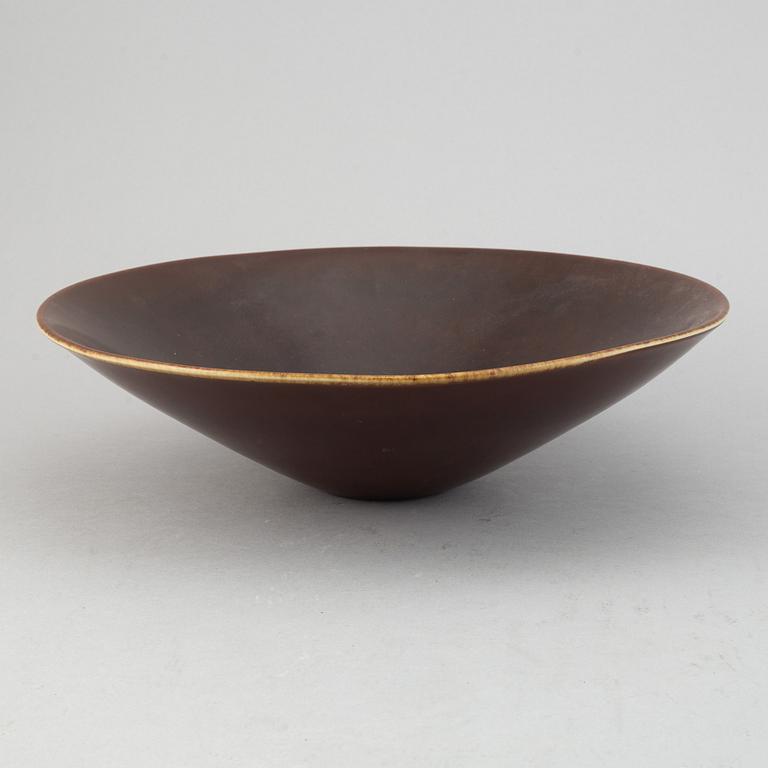 Carl-Harry Stålhane, a stoneware bowl, a dish and and a vase for Rörstrand.