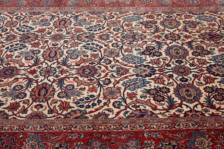 A carpet, semi-antique, Kashan, ca 291,5 x 183,5 cm.