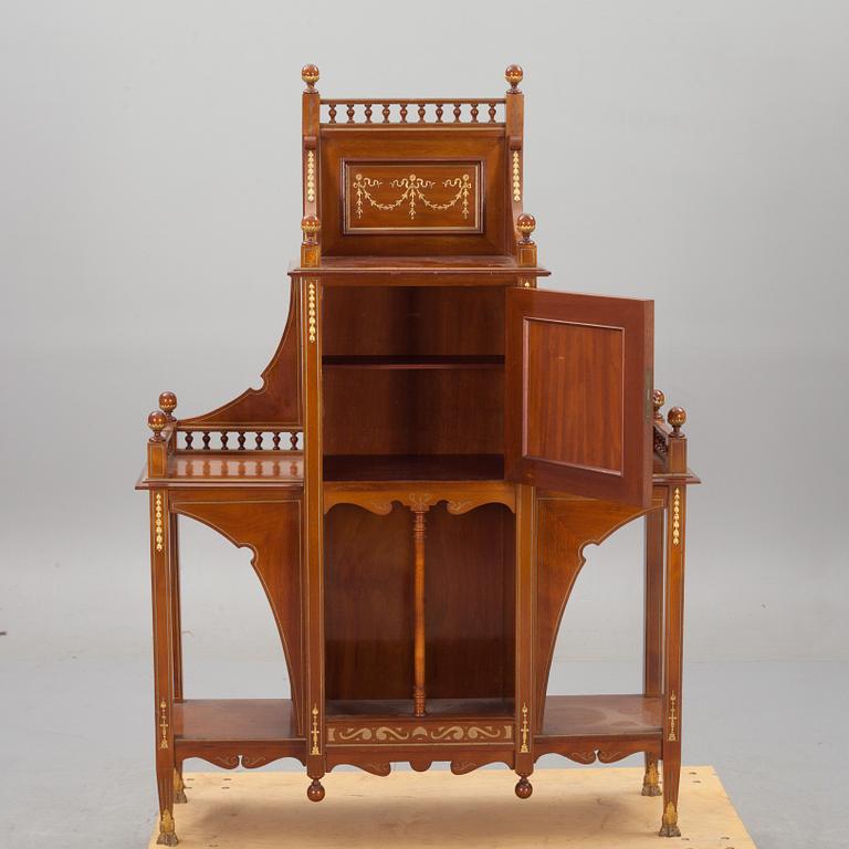 HYLLA, empirestil. 1900-talets början.