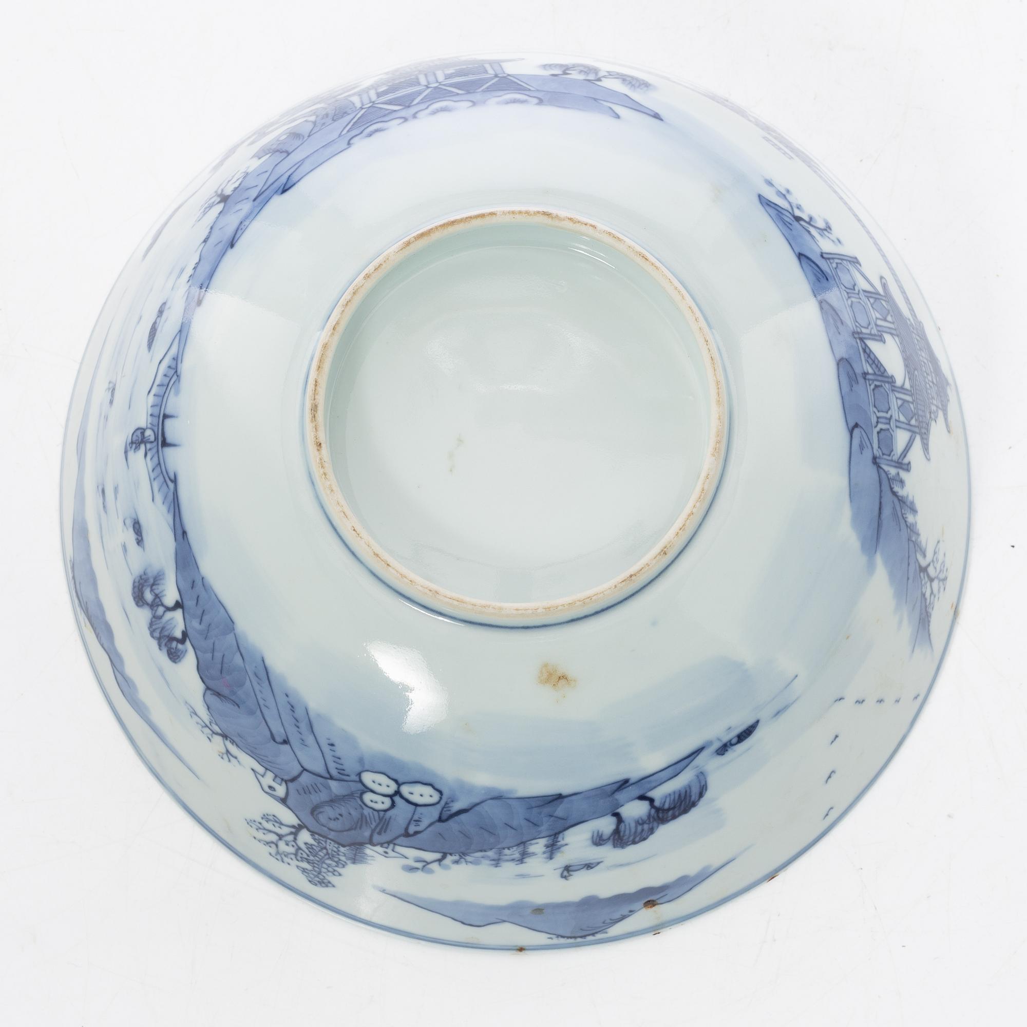 A blue and white porcelain bowl, China, Jiaqing (1796-1820).