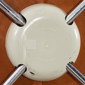 ARNE JACOBSEN, "Sjuan", 6 chairs, Fritz Hansen, Denmark.