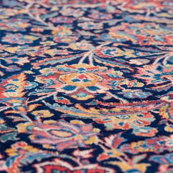 A CARPET, a semi-antique Kashan, ca 314 x 214 cm.