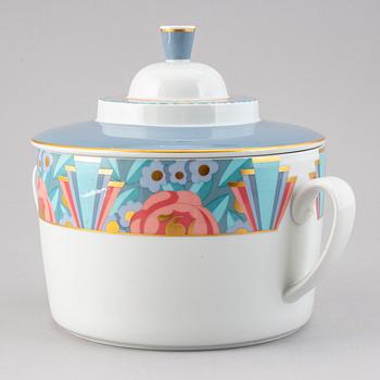 HEIKKI ORVOLA, an "Amoroso" porcelain tureen with cover, Rörstrand, Sweden.