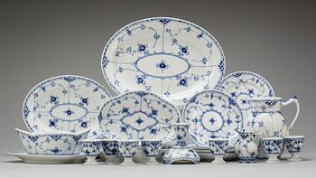 SERVISDELAR, 31 delar, porslin, "Musselmalet", Royal Copenhagen.