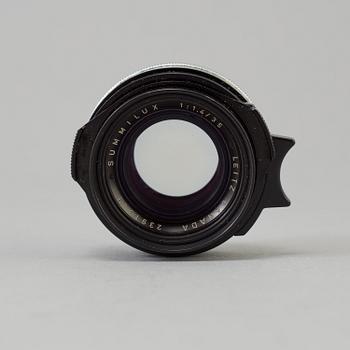 A black Leica Summilux 1:1.4 /35 Leitz  Lens no 2391303, Canada.
