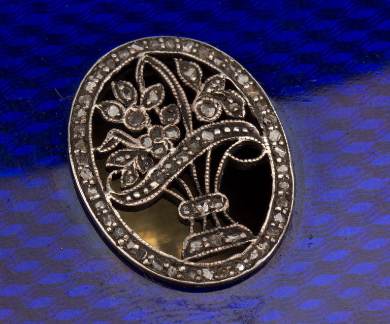 ETUI, emalj på silver. Ej identifierbar stämpel. Europa. 1800/1900-tal.