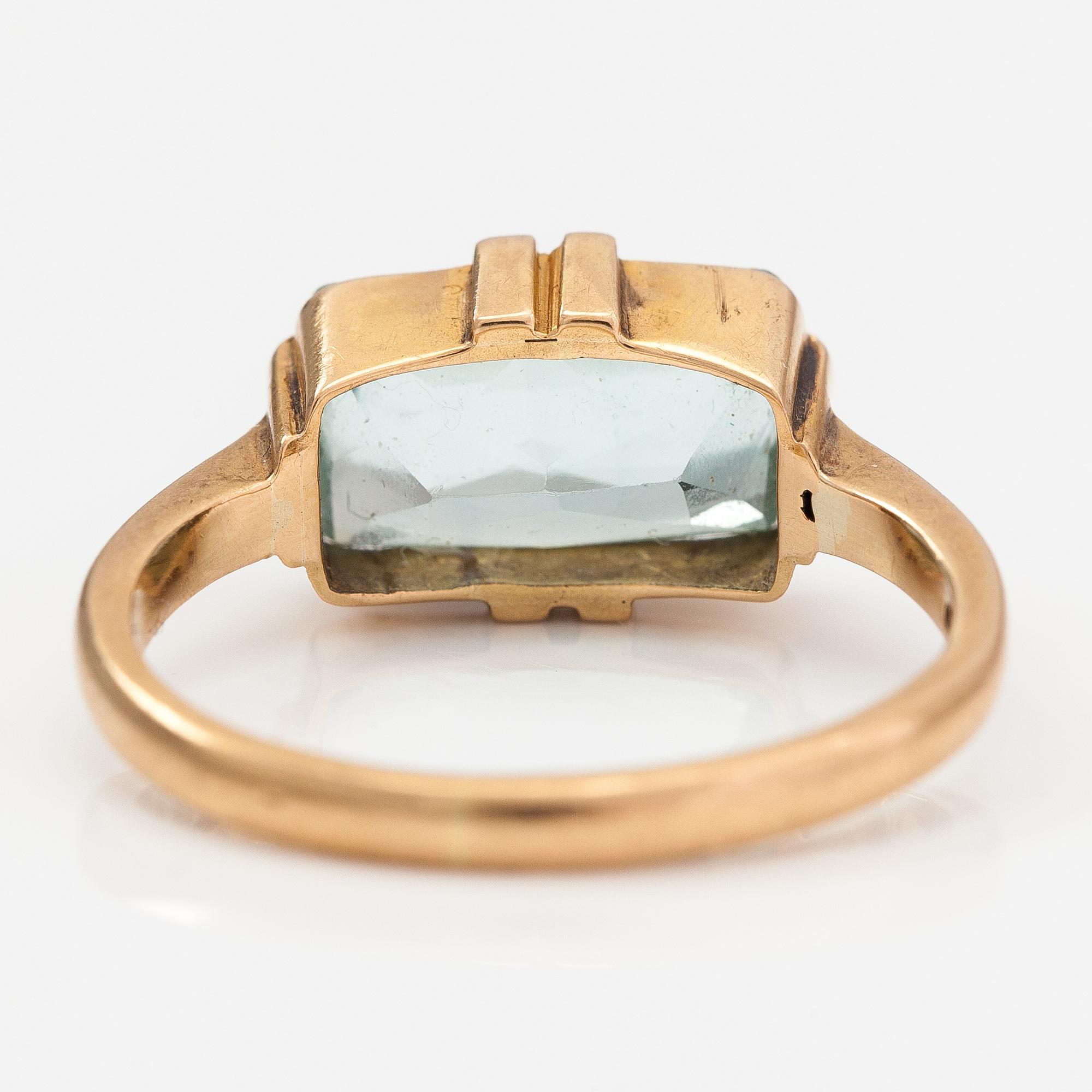 Ring, 18K guld och akvamarin. Helsingfors 1952.
