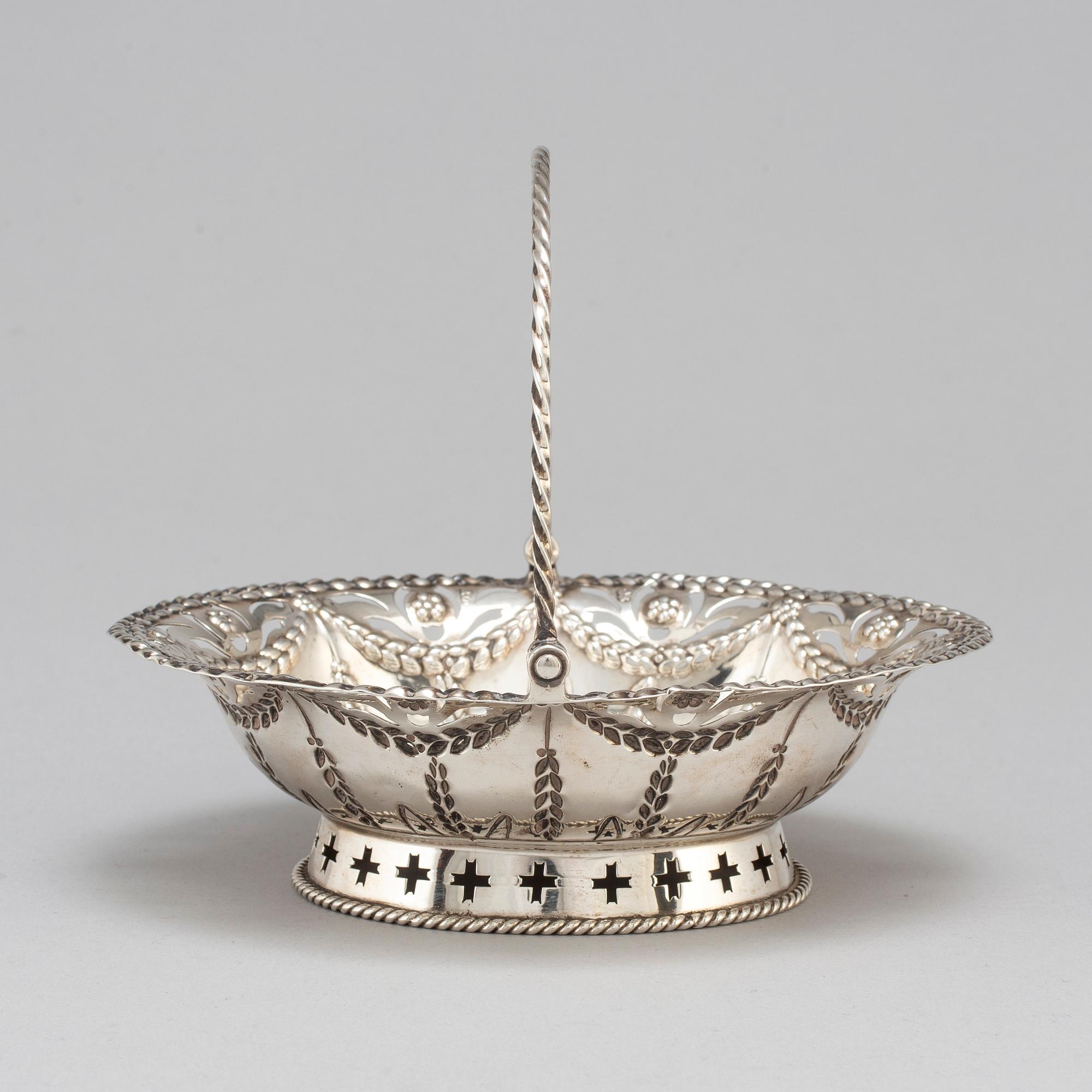 An English 18th century silver sweet meat basket, mark of Richard Meach, London 1773.