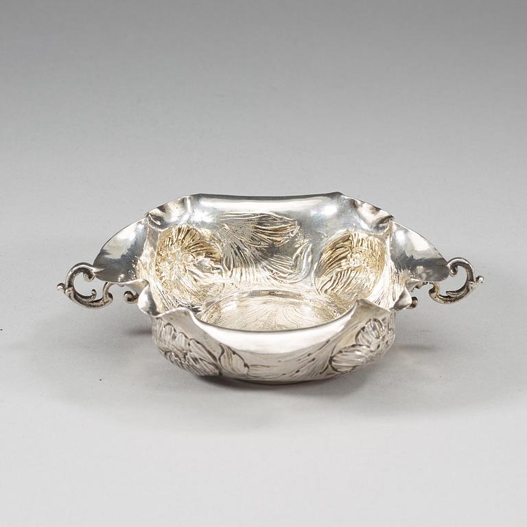 A German 17th century silver sweet meat-dish, unidentified makers mark, Nürnberg (1645-1651).