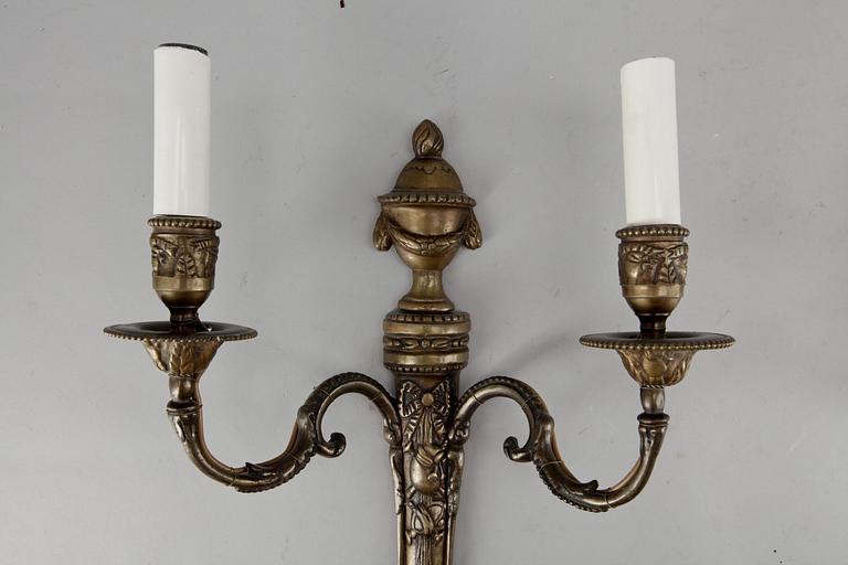 VÄGGAPPLIQUER, ett par, mässing, Louis XVI-stil, 1900-talets mitt.